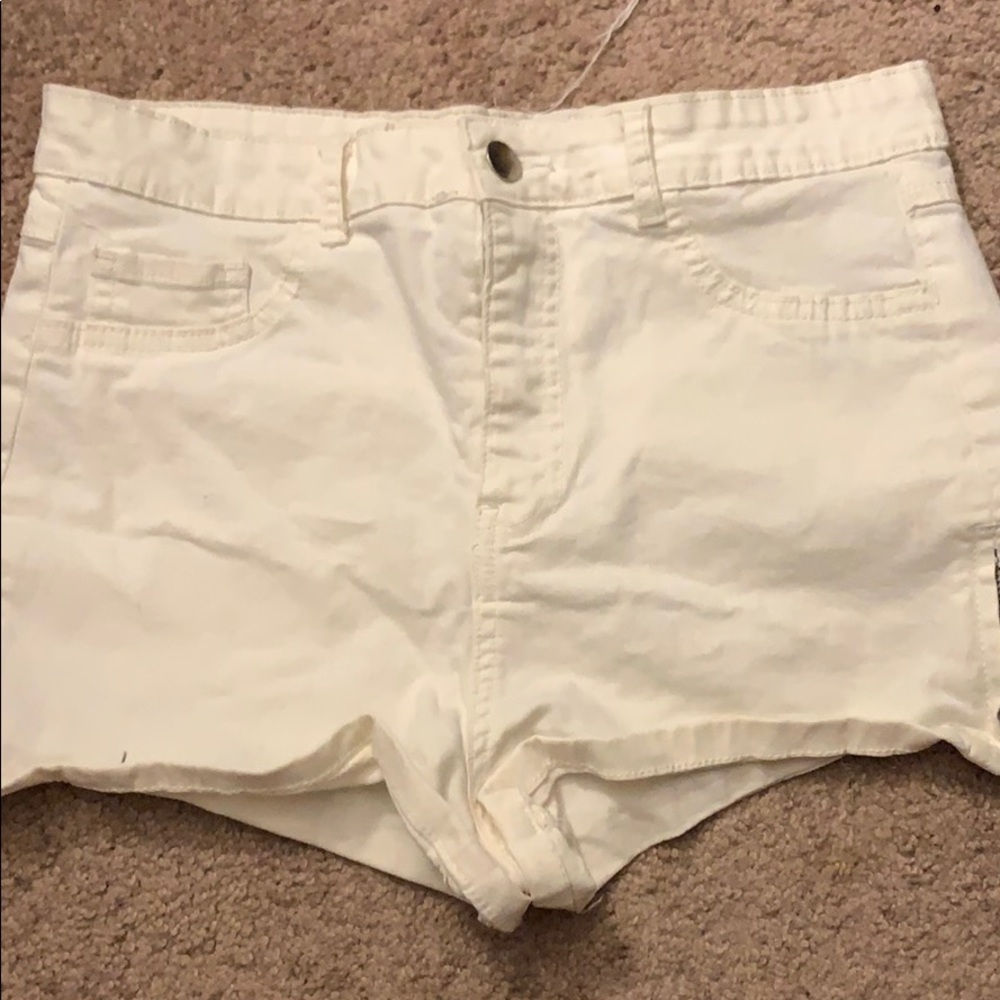White Highwaisted shorts